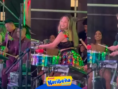 Lesly Águila tocando timbales